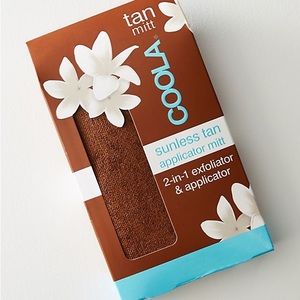 NWT COOLA 2 in 1 exfoliator & applicator tan mitt never been used